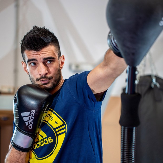Πυγμαχικά Γάντια adidas WAKO Kickboxing - adiKBWKF200 - Κόκκινο / Άσπρο